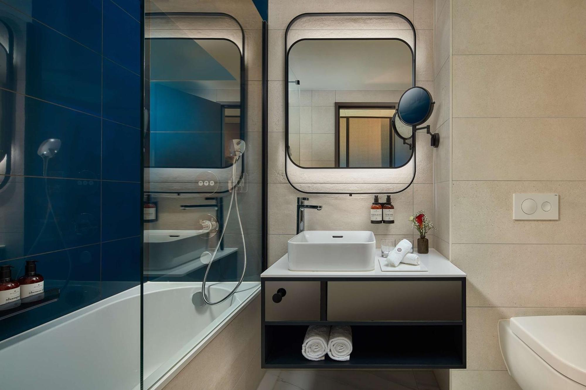 Nh Collection Frankfurt Spin Tower Hotel Frankfurt am Main Buitenkant foto